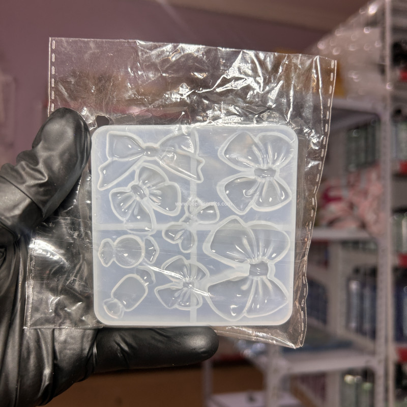 8 cavity square Ribbon Charm Mold