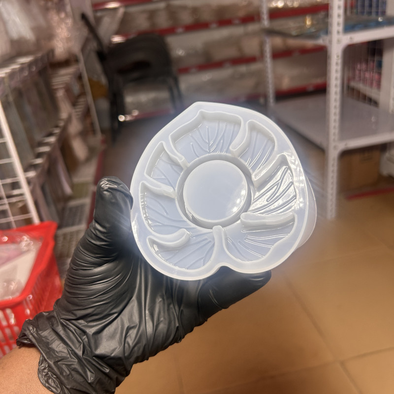 Leaf shape tealight or candle stand decor mold