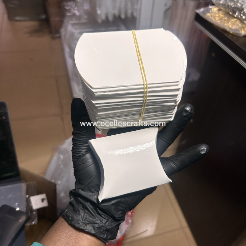 50pcs White Pillow Box for packaging Keychains