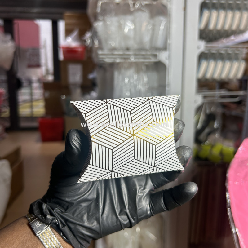 50pcs Gold Stamping Pillow Box for packaging Keychains